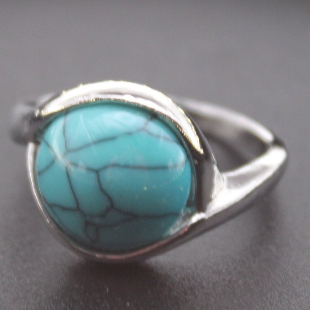 124254-US 8.5 Round Blue Stone Ring.